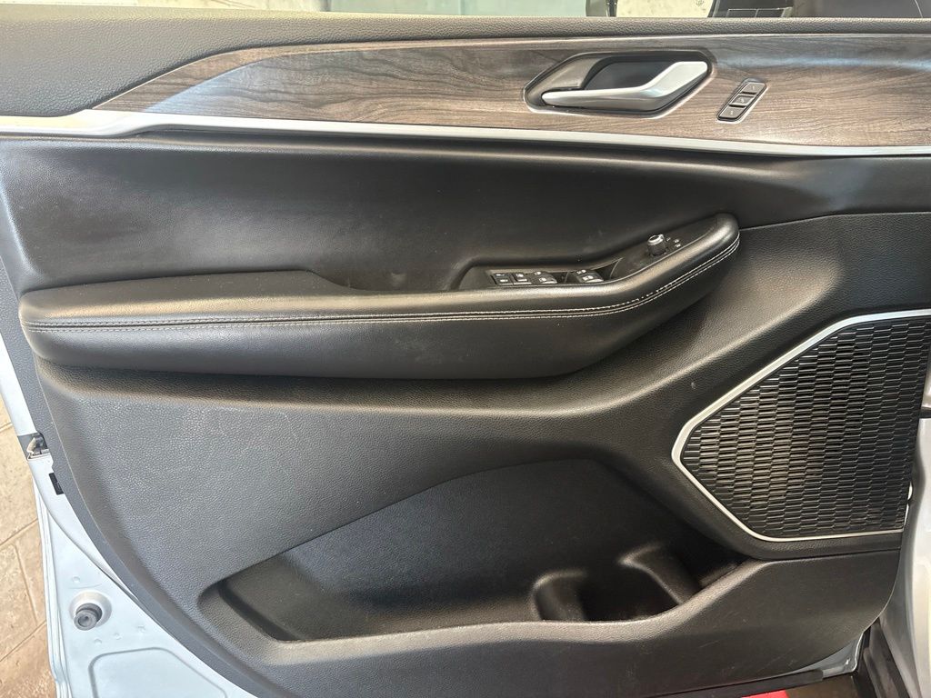 Thumbnail: 2021 Jeep Grand Cherokee L - 20