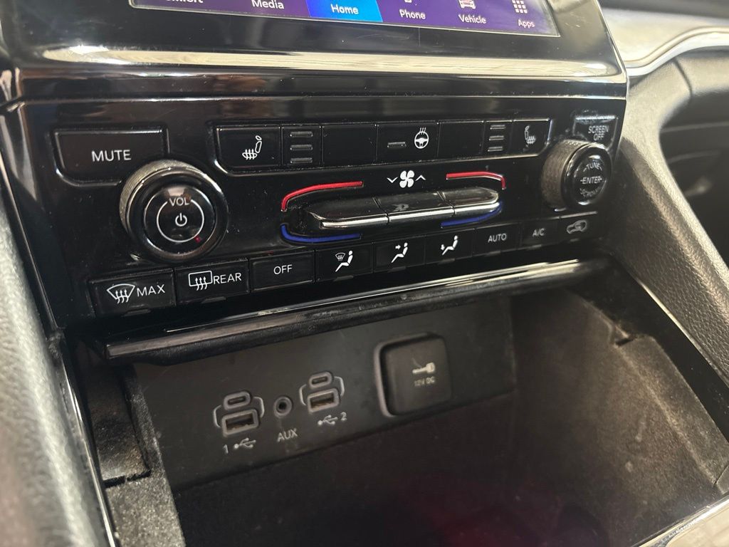 Thumbnail: 2021 Jeep Grand Cherokee L - 28