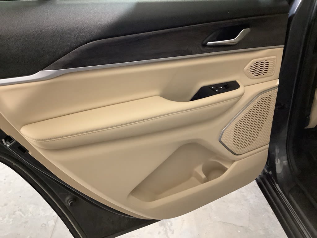 2022 Jeep Grand Cherokee L Limited Edition 34