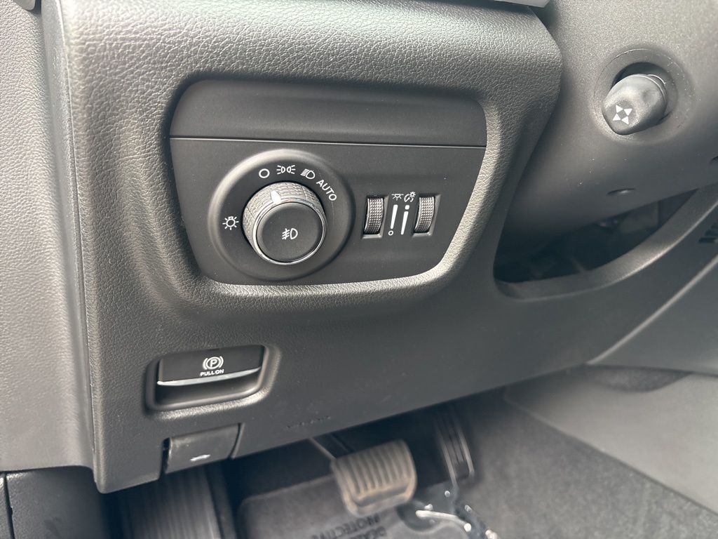 Thumbnail: 2026 Jeep Grand Cherokee L - 26