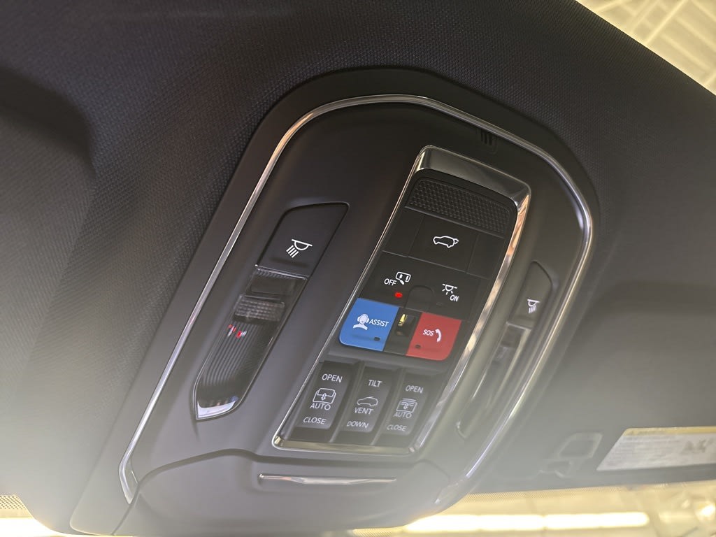 Thumbnail: 2024 Jeep Grand Cherokee - 31