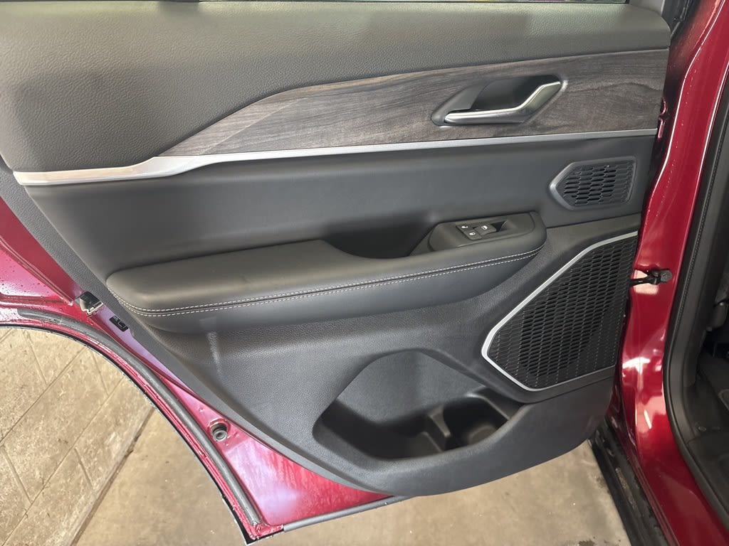 Thumbnail: 2024 Jeep Grand Cherokee - 33