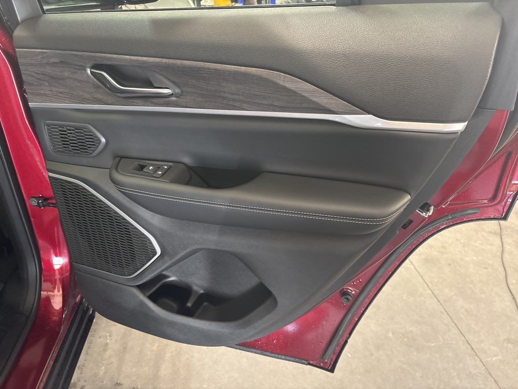 Thumbnail: 2024 Jeep Grand Cherokee - 37