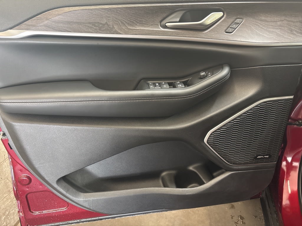 Thumbnail: 2024 Jeep Grand Cherokee - 21