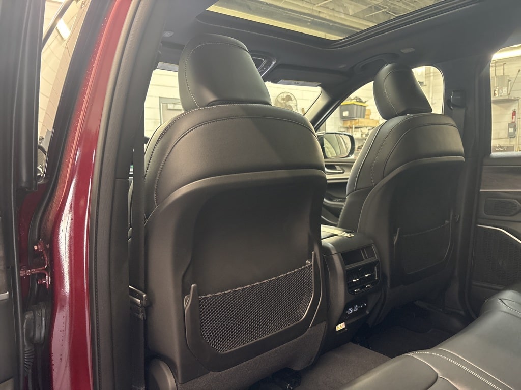 Thumbnail: 2024 Jeep Grand Cherokee - 11