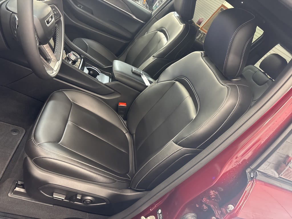 Thumbnail: 2024 Jeep Grand Cherokee - 9