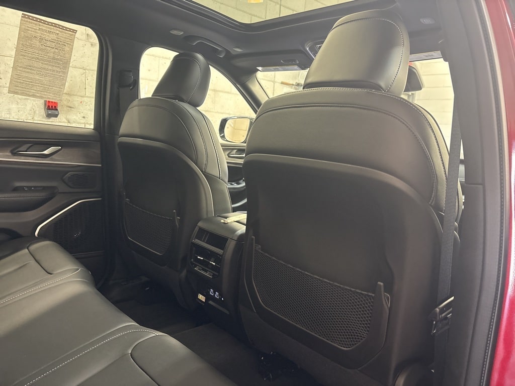 Thumbnail: 2024 Jeep Grand Cherokee - 40