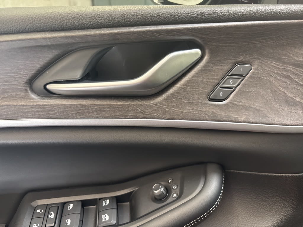 Thumbnail: 2024 Jeep Grand Cherokee - 23