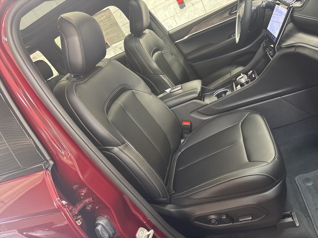 Thumbnail: 2024 Jeep Grand Cherokee - 10