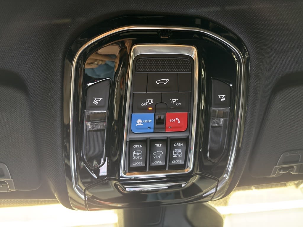 Thumbnail: 2023 Jeep Grand Cherokee - 35
