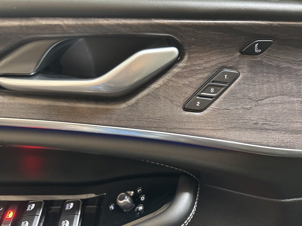 Thumbnail: 2023 Jeep Grand Cherokee - 21