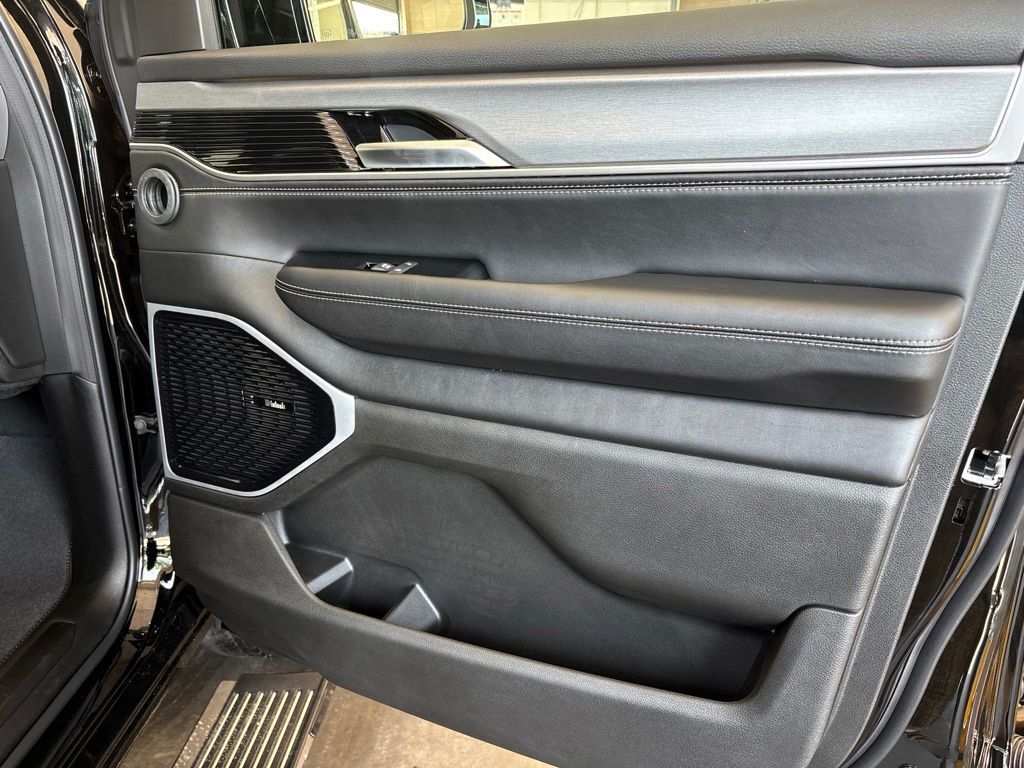 Thumbnail: 2026 Jeep Grand Wagoneer - 51