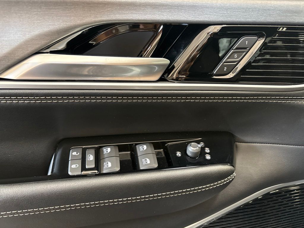 Thumbnail: 2026 Jeep Grand Wagoneer - 21