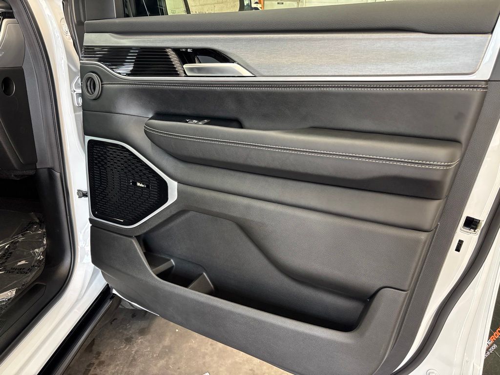 Thumbnail: 2026 Jeep Grand Wagoneer - 47
