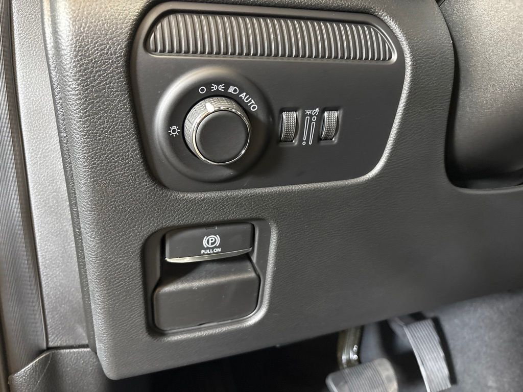Thumbnail: 2026 Jeep Grand Wagoneer - 23