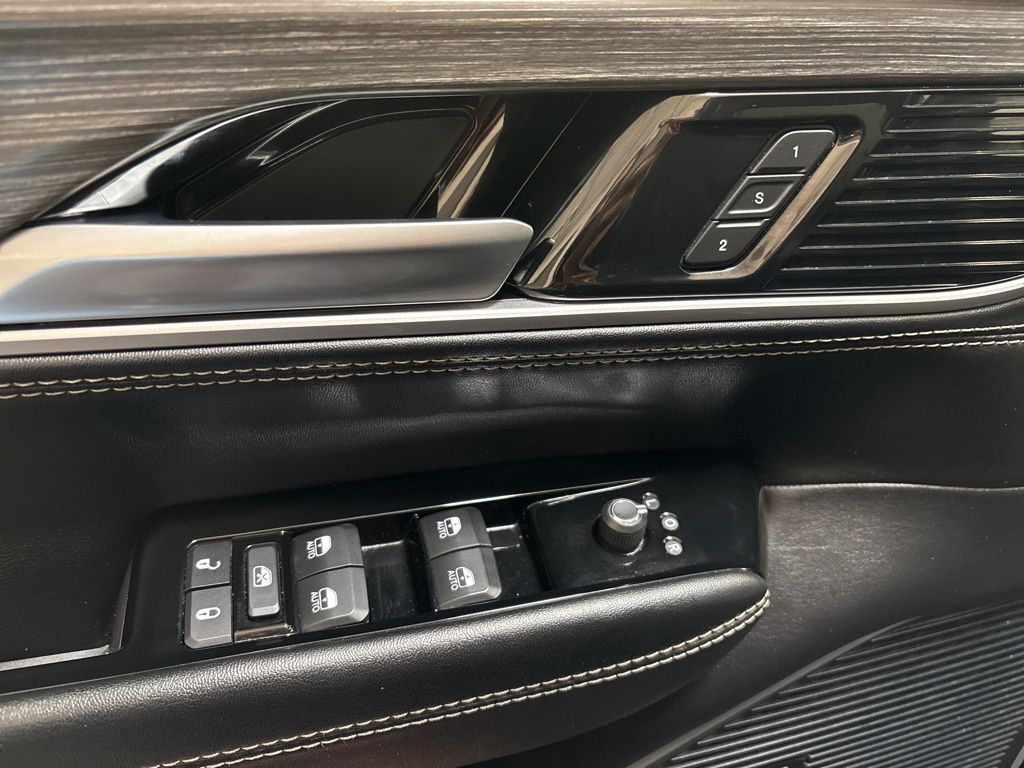 Thumbnail: 2024 Jeep Wagoneer - 22