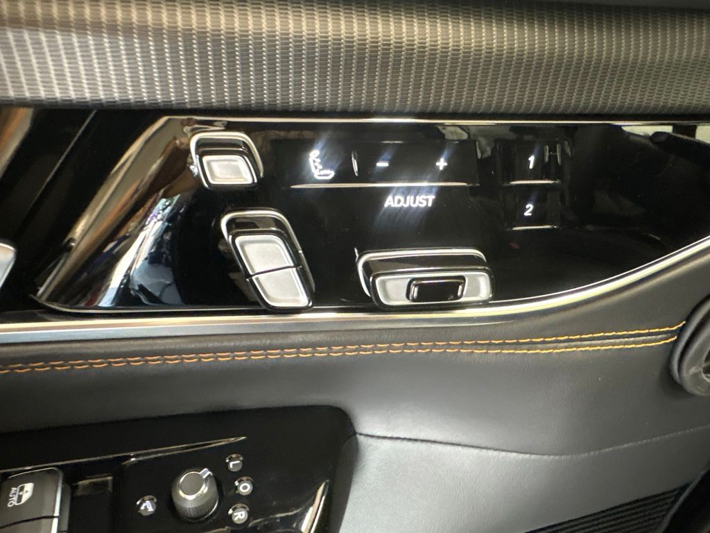 Thumbnail: 2026 Jeep Grand Wagoneer - 22