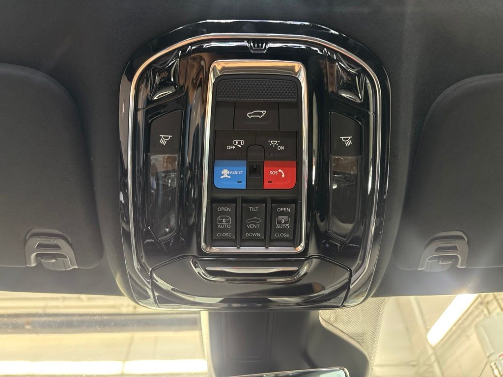 Thumbnail: 2026 Jeep Grand Wagoneer - 30