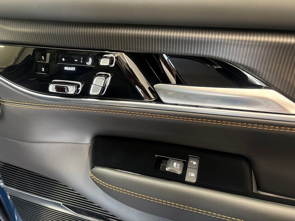 Thumbnail: 2026 Jeep Grand Wagoneer - 47