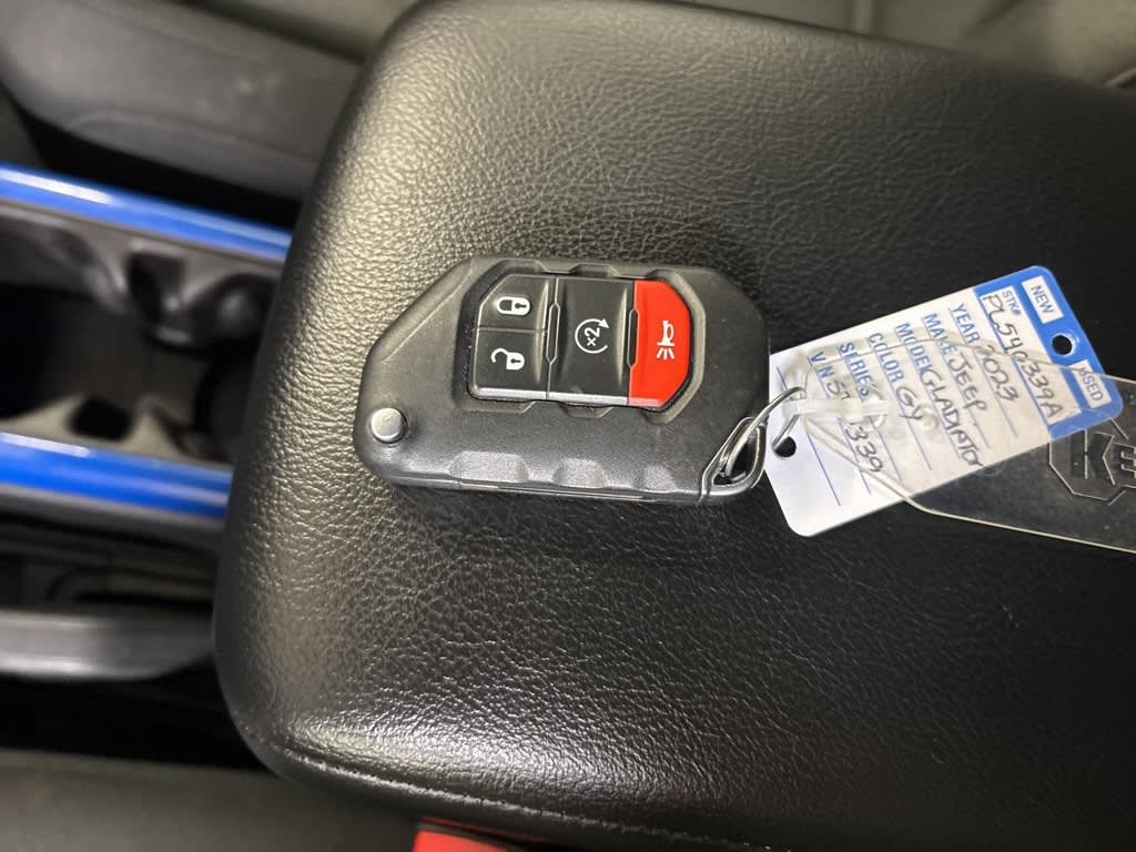 Thumbnail: 2023 Jeep Gladiator - 18