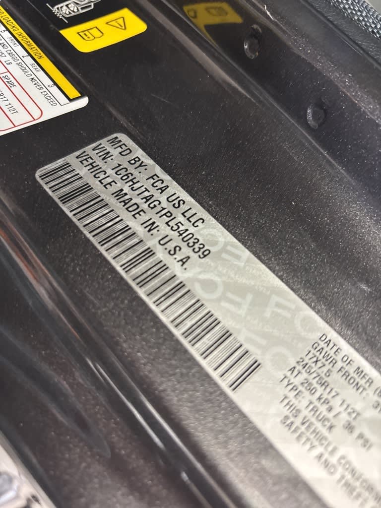 Thumbnail: 2023 Jeep Gladiator - 17