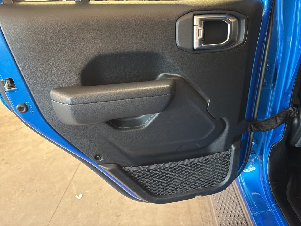 Thumbnail: 2022 Jeep Gladiator - 31