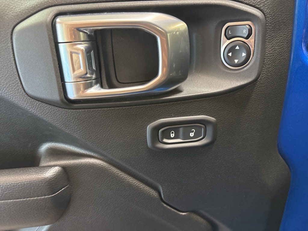 Thumbnail: 2022 Jeep Gladiator - 21