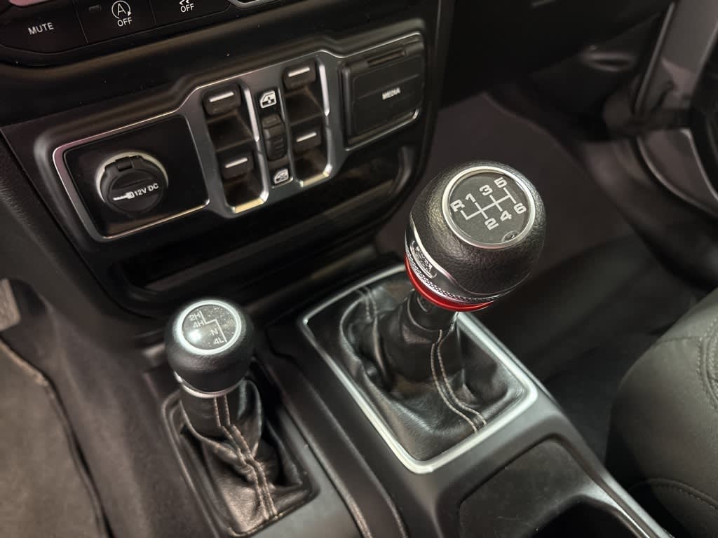 Thumbnail: 2020 Jeep Gladiator - 15