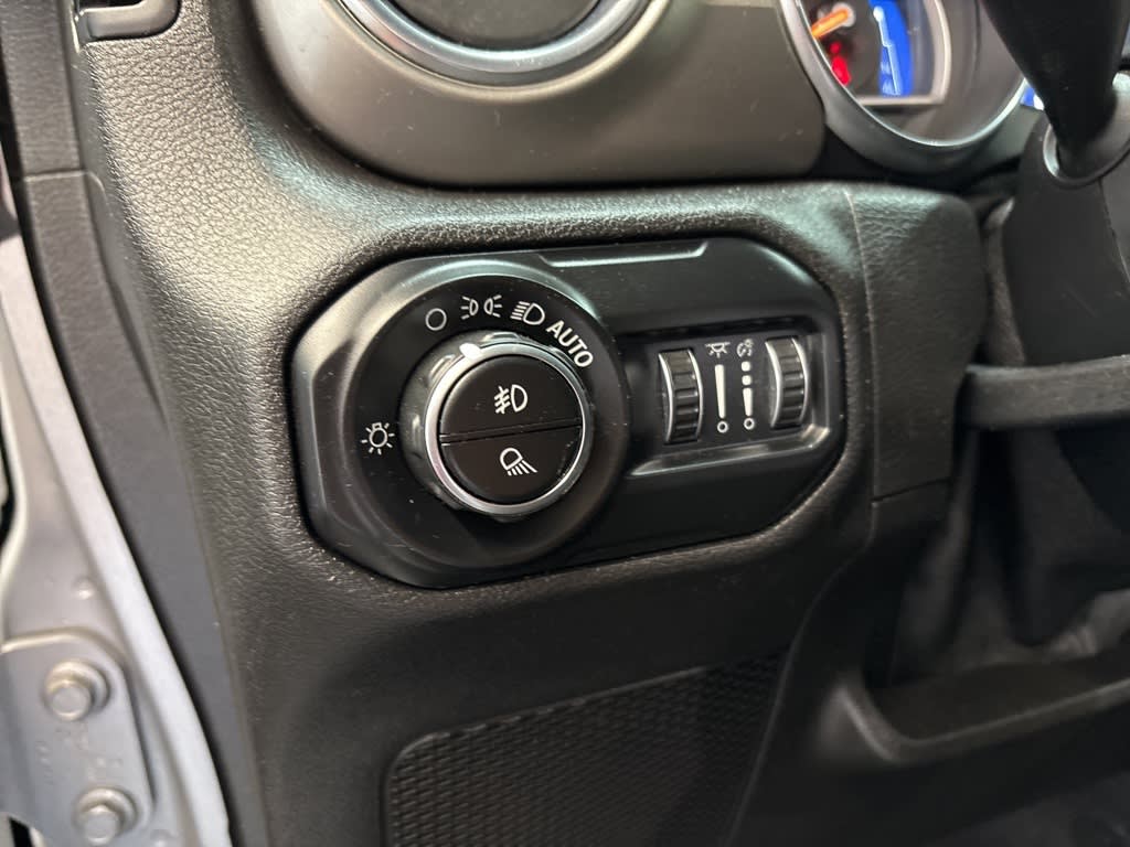 Thumbnail: 2020 Jeep Gladiator - 23