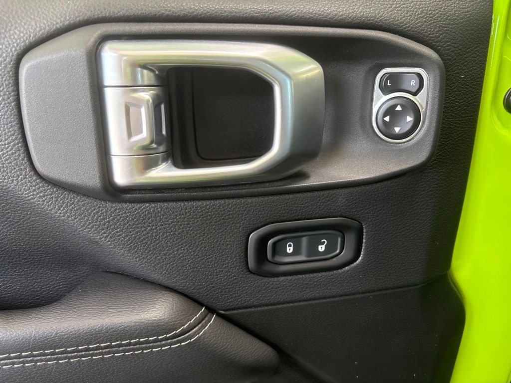Thumbnail: 2021 Jeep Gladiator - 18