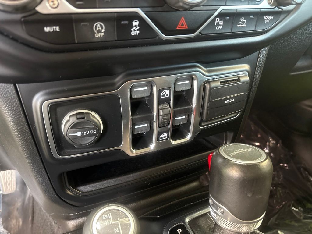 Thumbnail: 2021 Jeep Gladiator - 28