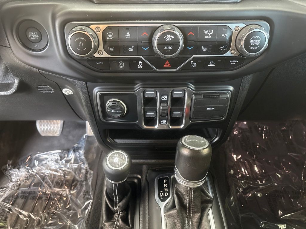 Thumbnail: 2021 Jeep Gladiator - 25