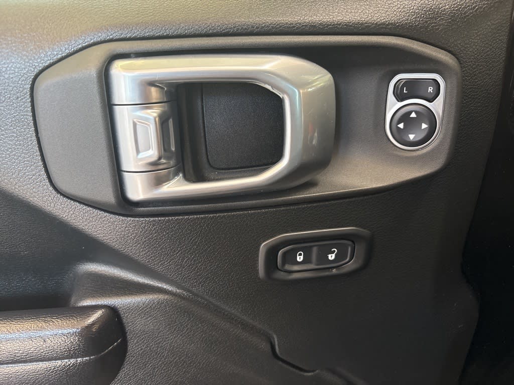 Thumbnail: 2021 Jeep Gladiator - 21