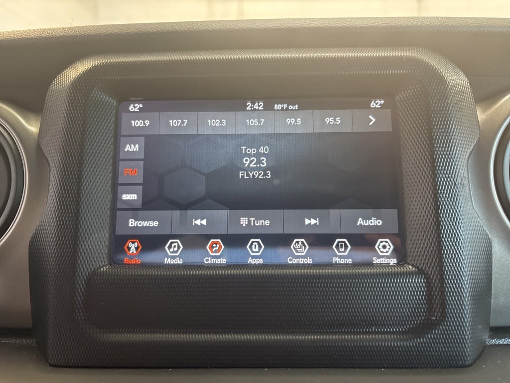 Thumbnail: 2021 Jeep Gladiator - 26