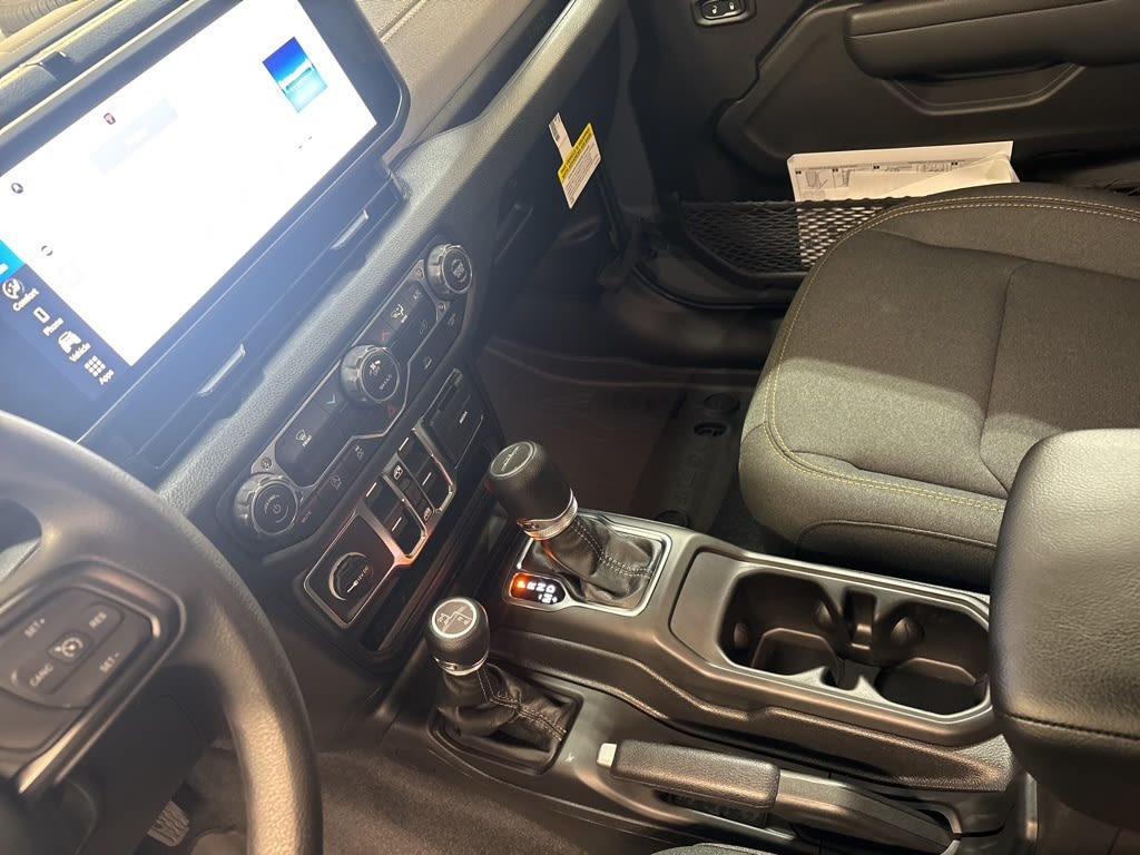 Thumbnail: 2026 Jeep Gladiator - 15