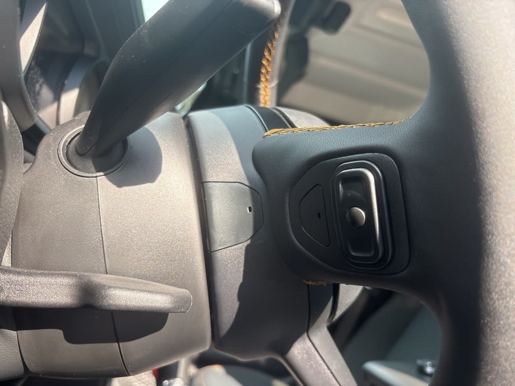 Thumbnail: 2025 Jeep Gladiator - 21