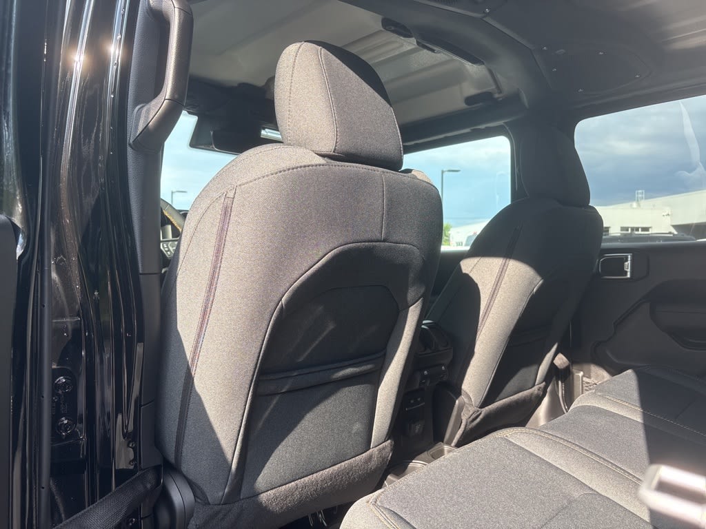 Thumbnail: 2025 Jeep Gladiator - 10