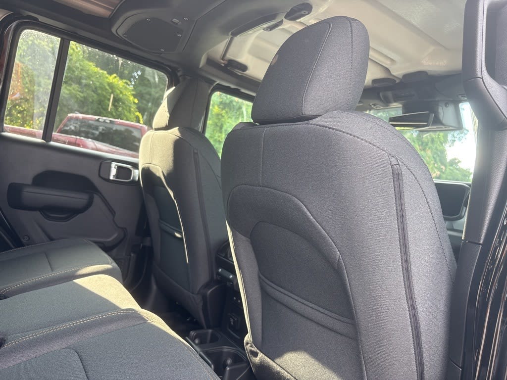 Thumbnail: 2025 Jeep Gladiator - 26