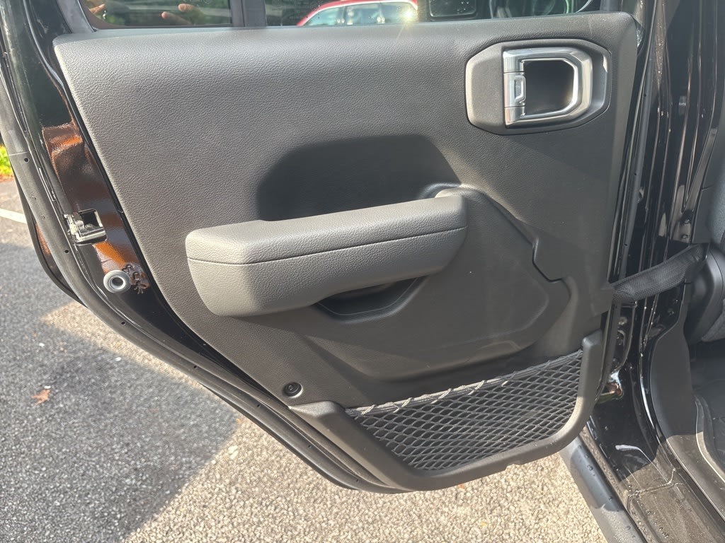 Thumbnail: 2025 Jeep Gladiator - 23