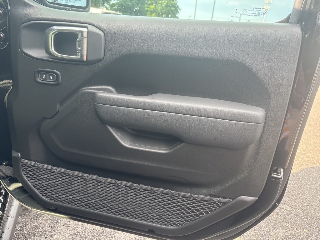 Thumbnail: 2025 Jeep Gladiator - 29