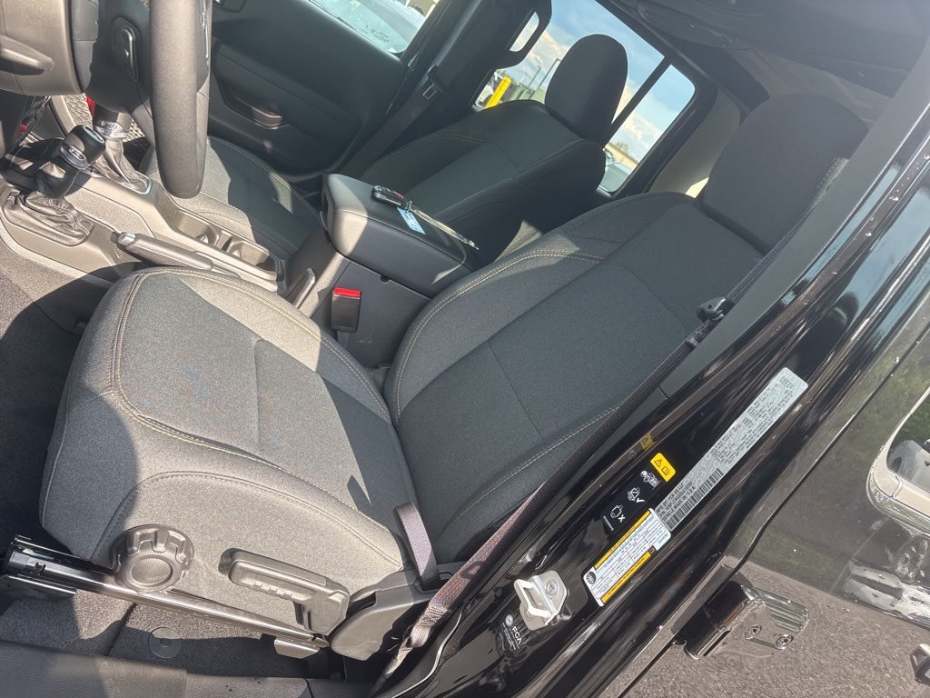 Thumbnail: 2025 Jeep Gladiator - 8