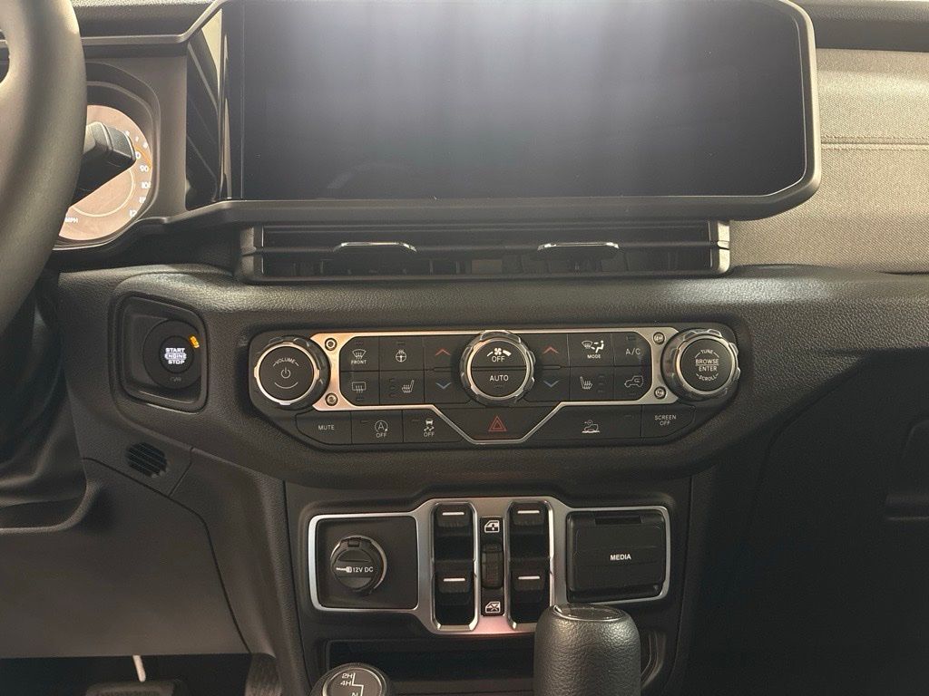 Thumbnail: 2026 Jeep Gladiator - 12