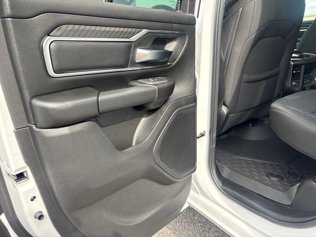 Thumbnail: 2026 RAM 1500 - 32