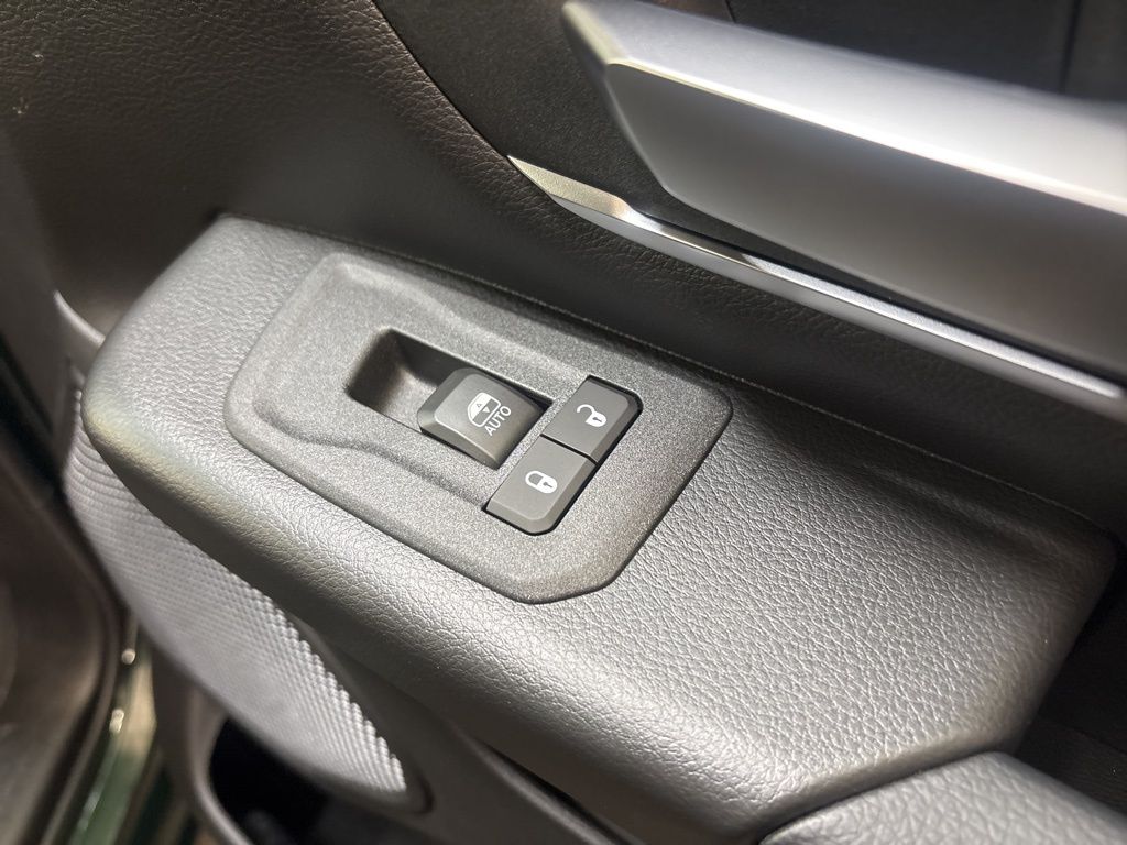 Thumbnail: 2026 RAM 1500 - 6
