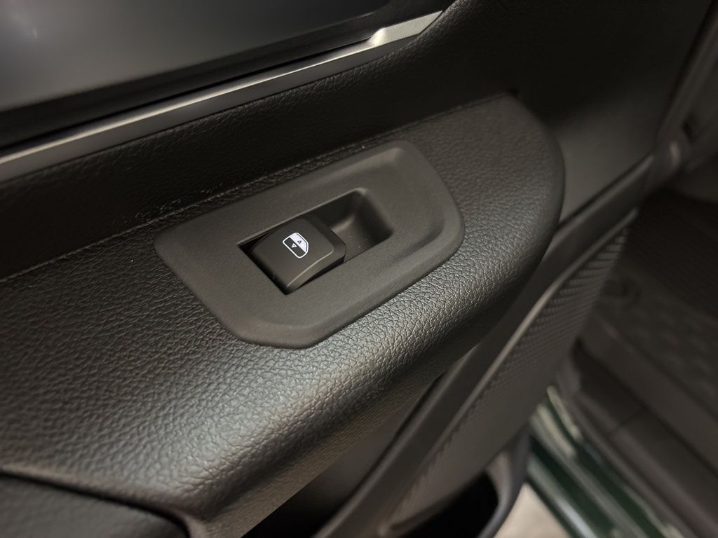 Thumbnail: 2026 RAM 1500 - 33