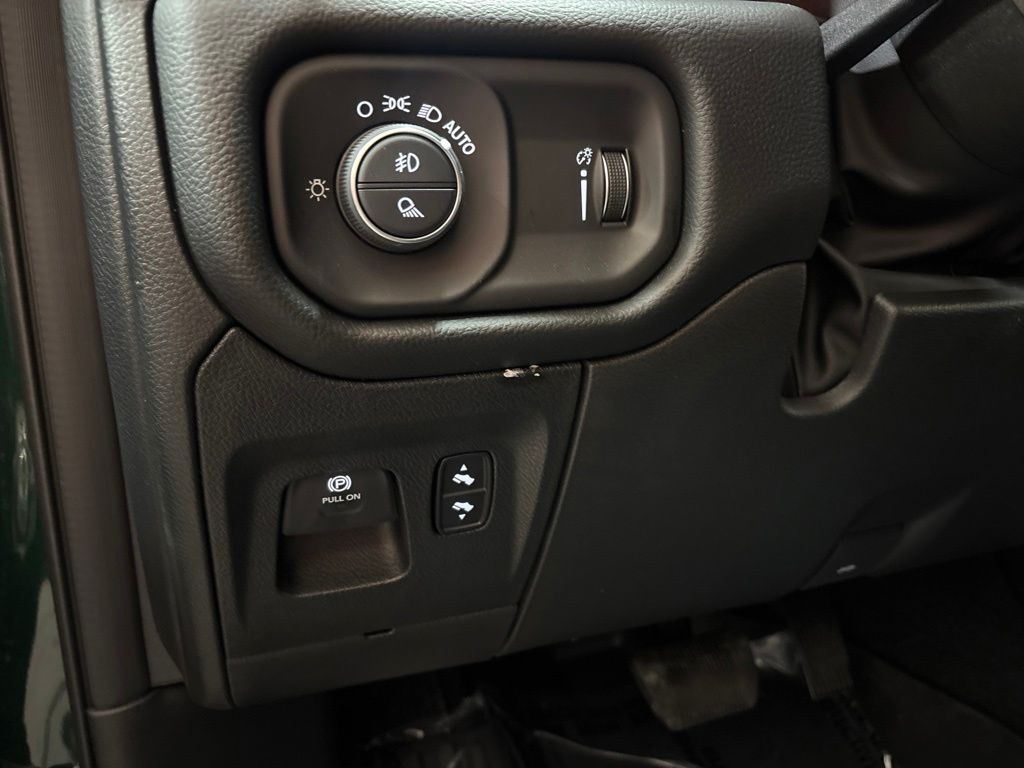Thumbnail: 2026 RAM 1500 - 19