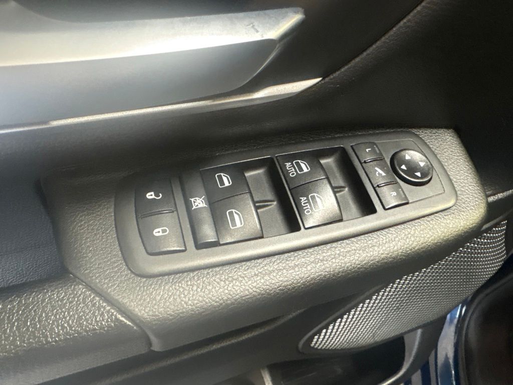 Thumbnail: 2021 RAM 1500 - 21