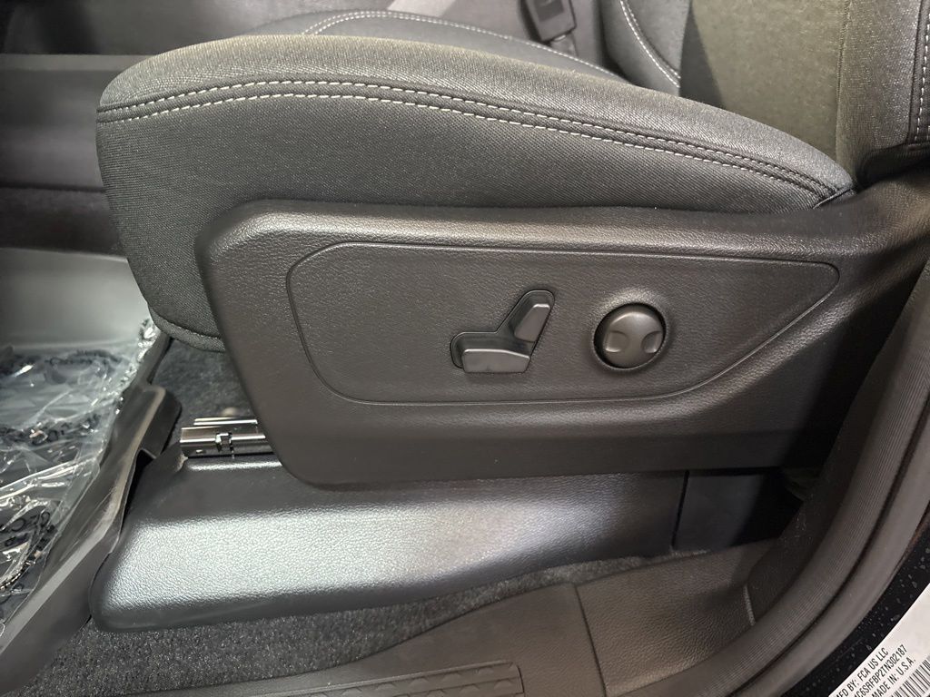 Thumbnail: 2026 RAM 1500 - 25