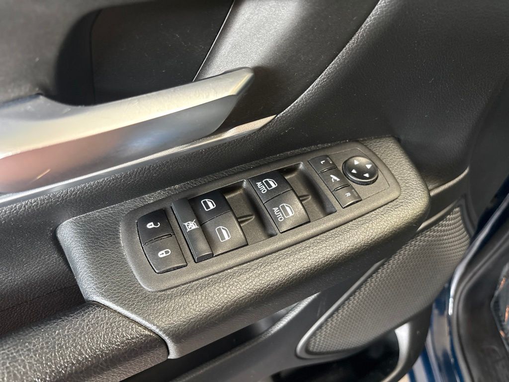 Thumbnail: 2021 RAM 1500 - 21