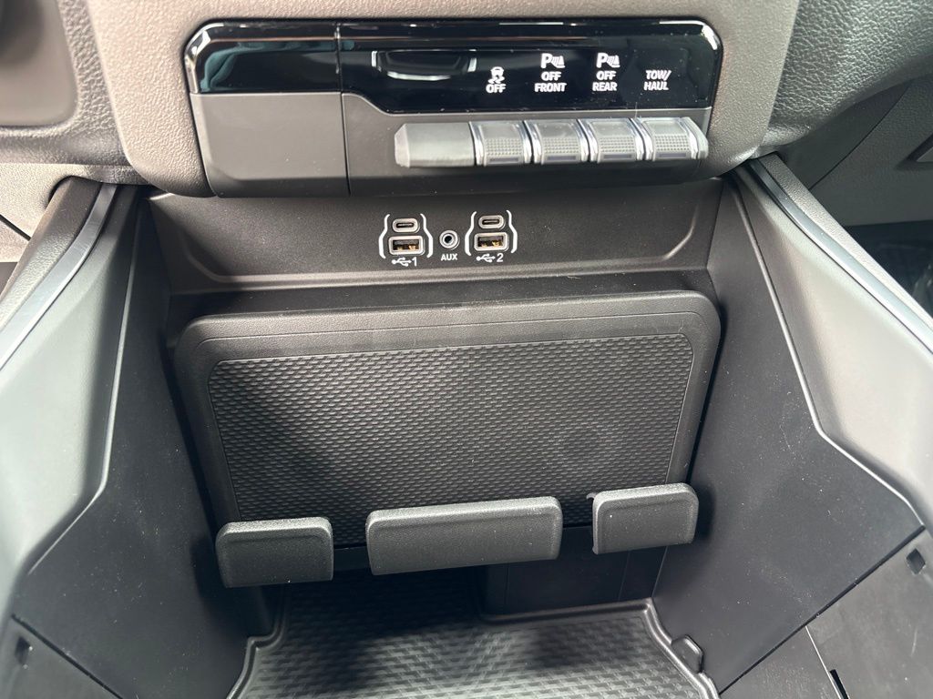 Thumbnail: 2026 RAM 1500 - 26